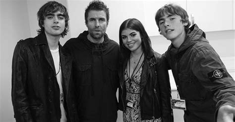 La Serata dei Talenti con Liam Gallagher: Un mix esplosivo di Britpop e sarcasmo britannico!